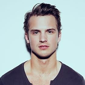 Freddie Stroma